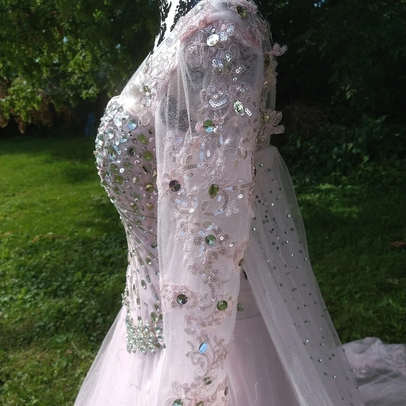 Amazing regal princess dress EUC ❤️ - Picture 10 of 14